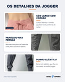 Detalhes da calça em fotos reais: cós largo com cordão, franzido nas pernas e punho elástico