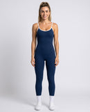 Macacão Esportivo Feminino azul-marinho de corpo inteiro, de frente (imagem criada com IA)